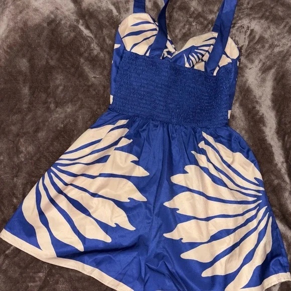 Blue and Cream Patterned Dress - Picture 2 of 5